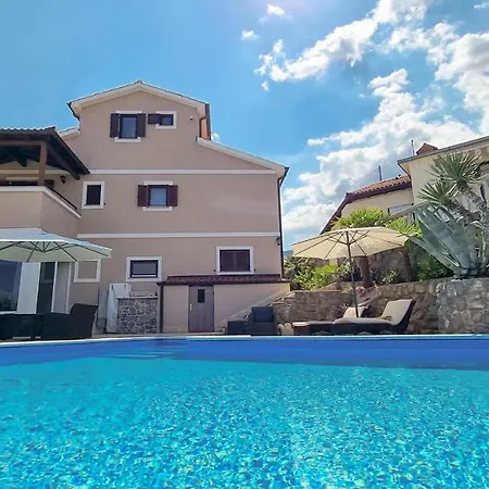 Villa Lora With Swimming Pool, 150m To The Sea, Opatija-lovran