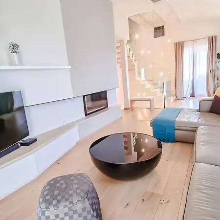 Villa Lora With Swimming Pool, 150m To The Sea, Opatija-lovran Opric