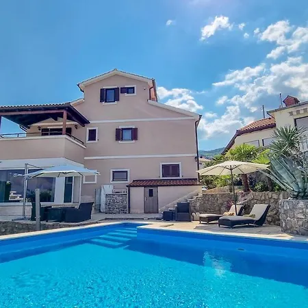 Villa Lora With Swimming Pool, 150m To The Sea, Opatija-lovran *