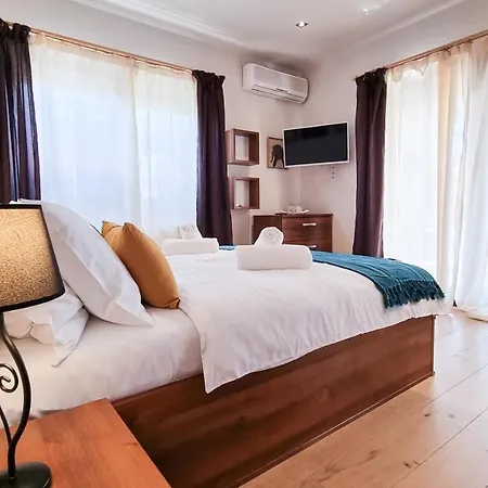 Lora With Swimming Pool, 150m To The Sea, Opatija-lovran * Opric