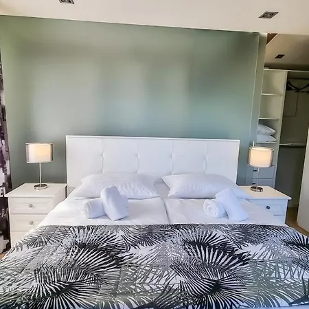 Lora With Swimming Pool, 150m To The Sea, Opatija-lovran *