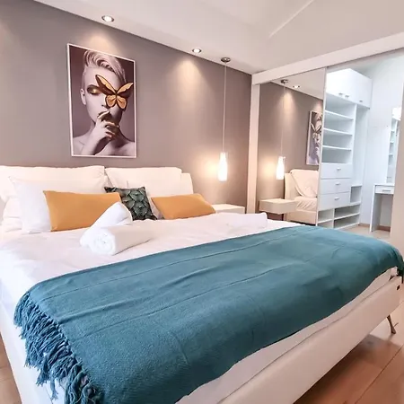 Lora With Swimming Pool, 150m To The Sea, Opatija-lovran * Opric