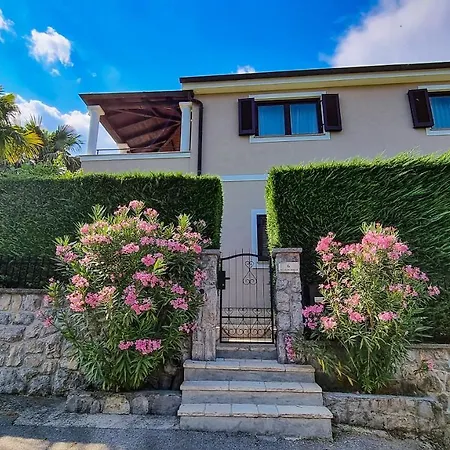 Lora With Swimming Pool, 150m To The Sea, Opatija-lovran *